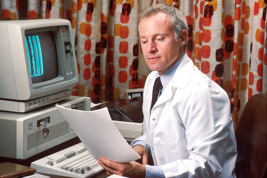 Physician using a computer-based clinical information system, illustrating the clinical decision-support context of the SHAKED emergency-department study.